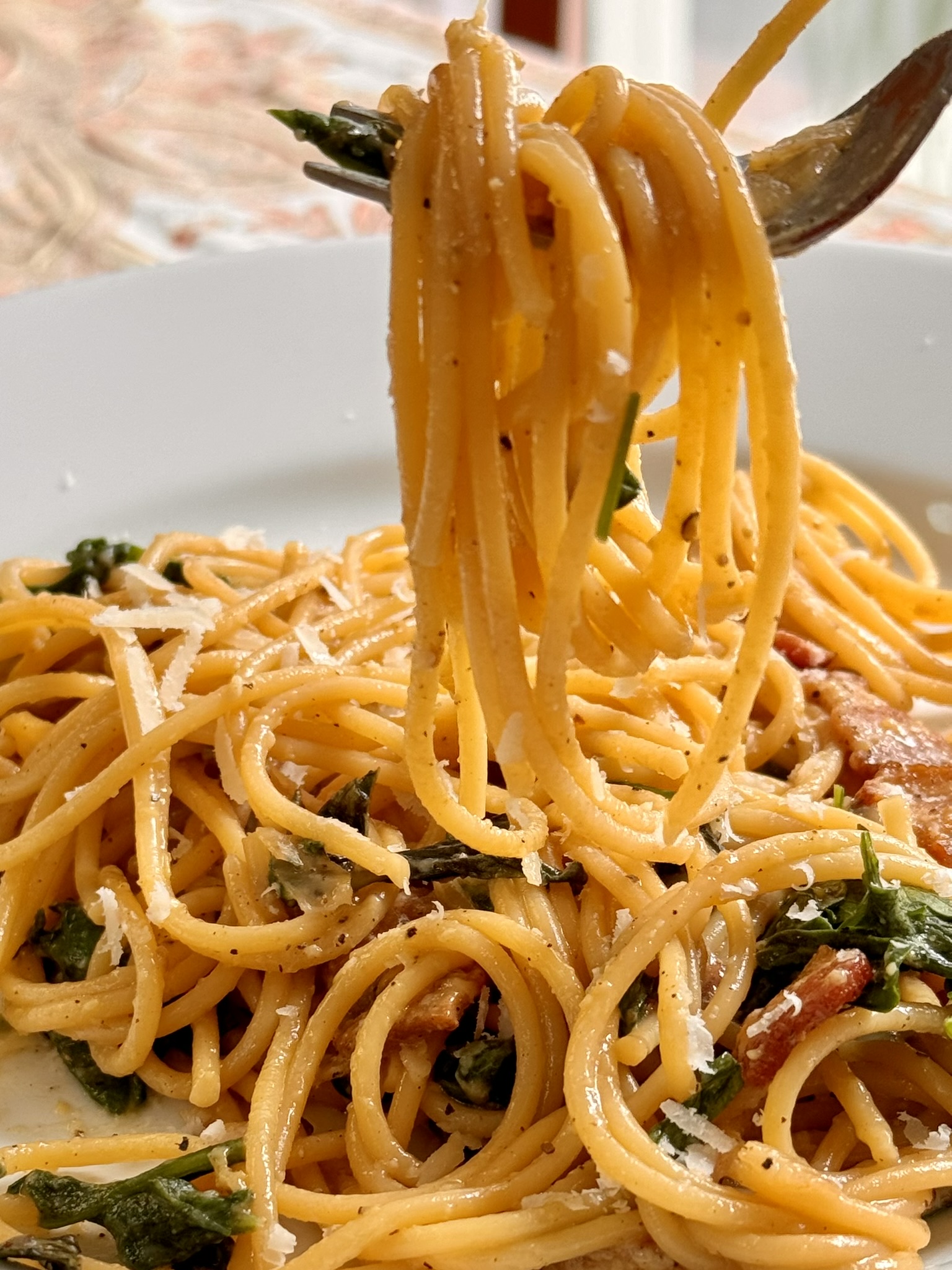 Bacon & Egg Spaghetti: Creamy One-Pan Dinner with a Fresh Twist