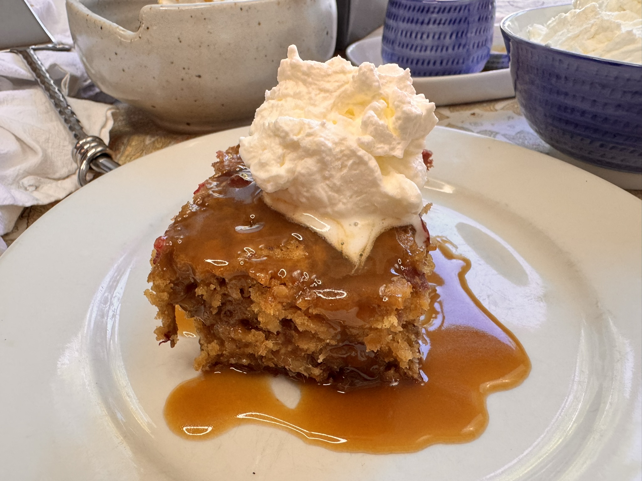 Easy Sticky Toffee Pudding with Cranberries – The Ultimate Comfort Dessert Recipe